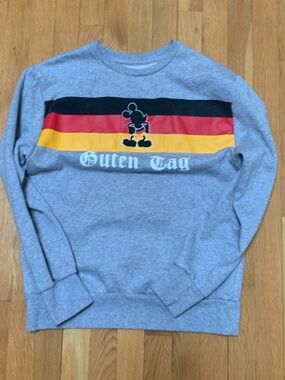 Disney EPCOT World Showcase Germany Guten Tag Mickey Sweatshirt Size Small